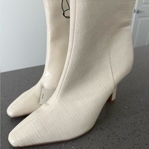 Express Cream Croc-Patterned Heeled Boots